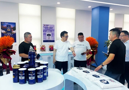 郑州仲和餐饮管理有限公司行政总厨秦广民一行三人，莅临郑州马吉尔食品工业园区考察交流！
