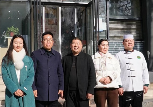 郑州马吉尔食品有限公司董事长马董与河南省豫菜文化研究会胡辣汤专业委员会一行，共同走进传承老味道的膳寿福胡辣汤！